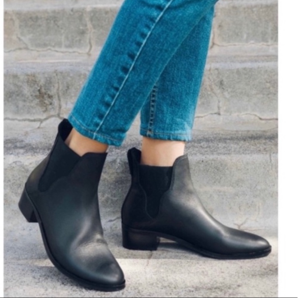✨Soludos✨Marfa Chelsea Booties 🔥